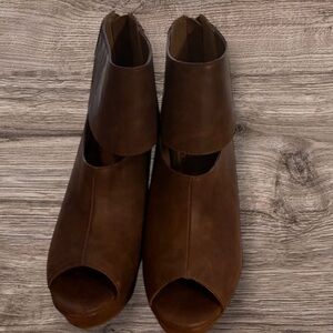 Arizona Jean Company Brown Ankle Booties with Cut-Out Design